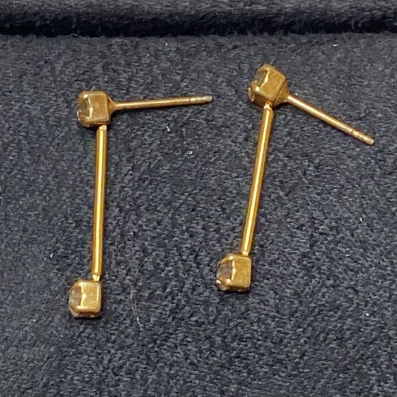 💛 Gold Plated White Crystal Drop Earrings - Picture 3 of 4